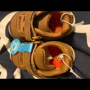 Stride rite wide.  Baby walking shoes.  New.